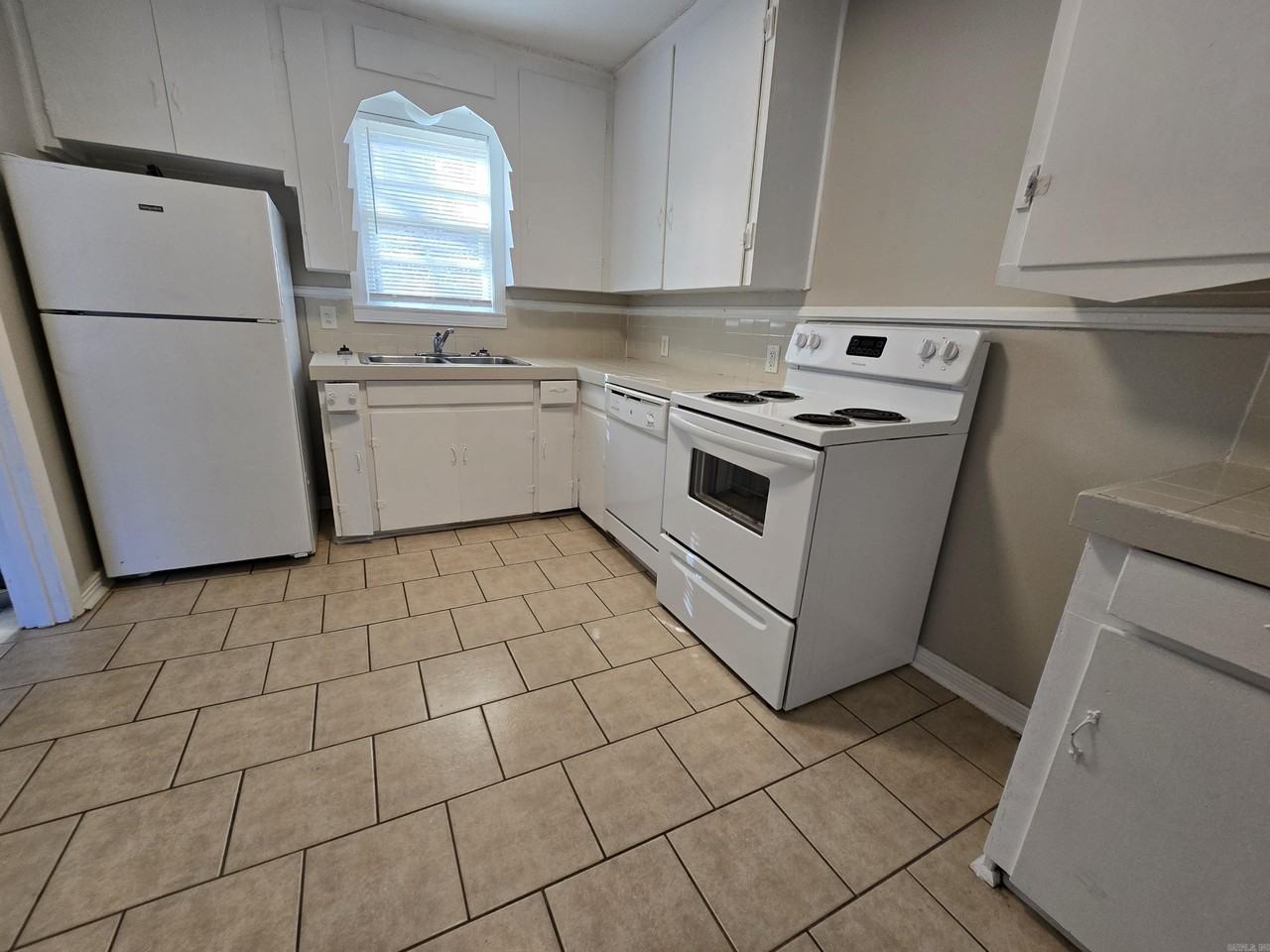 300 W 33rd Pl - Photo 3 of 9