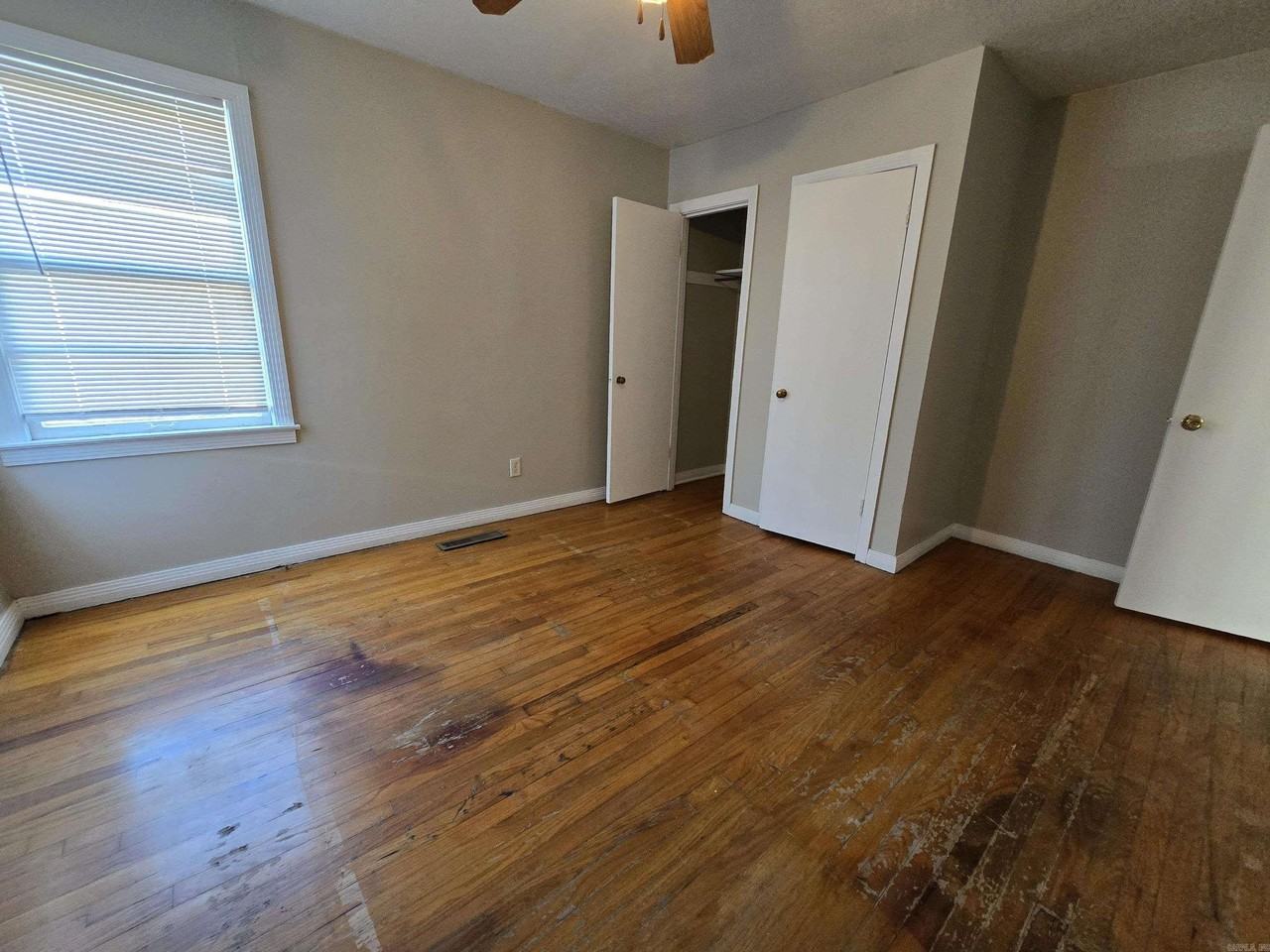 300 W 33rd Pl - Photo 5 of 9