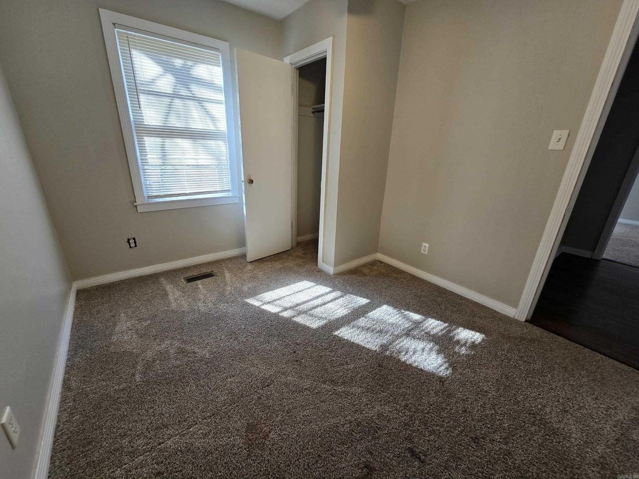 300 W 33rd Pl - Photo 6 of 9