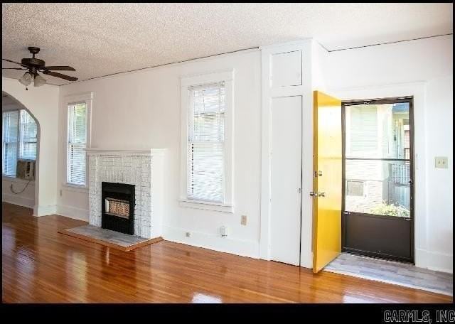 312 Barton St Unit A - Photo 3 of 18