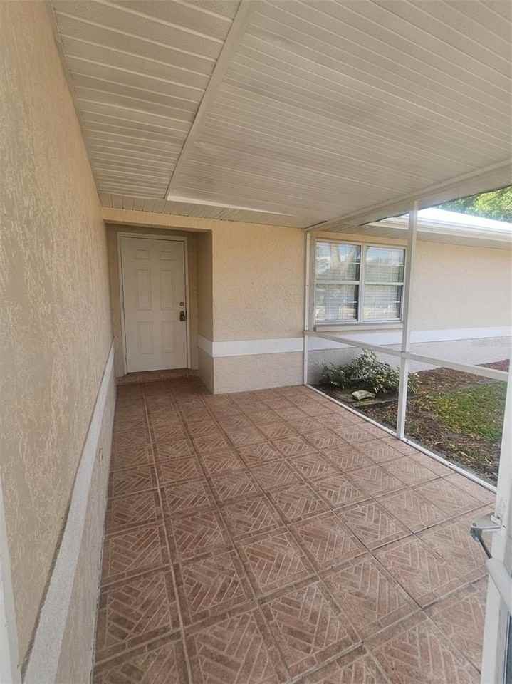 1427 Hayworth Rd - Photo 4 of 32