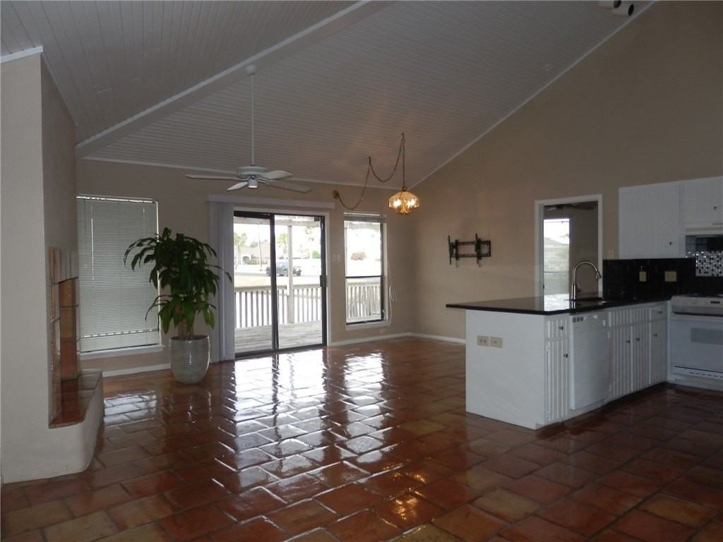 15305 Caravel Dr - Photo 2 of 16