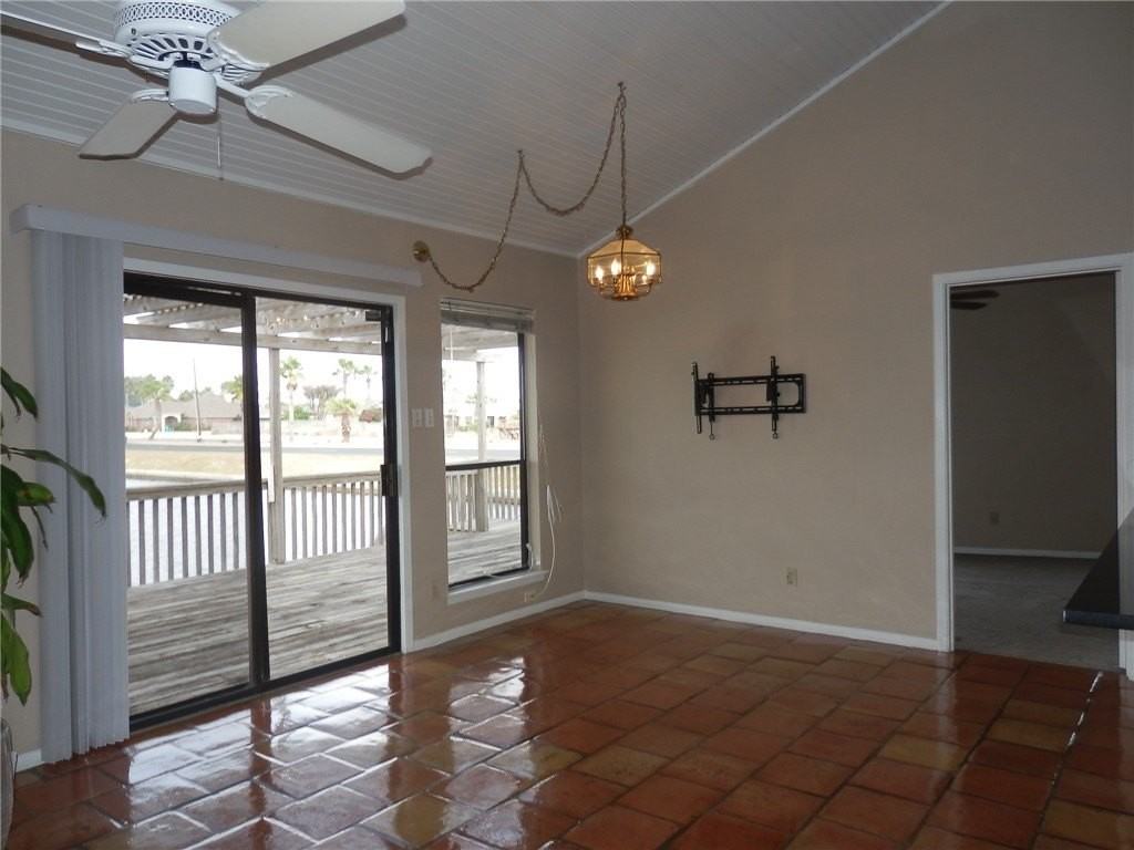 15305 Caravel Dr - Photo 3 of 16