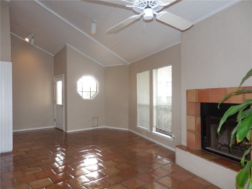 15305 Caravel Dr - Photo 5 of 16