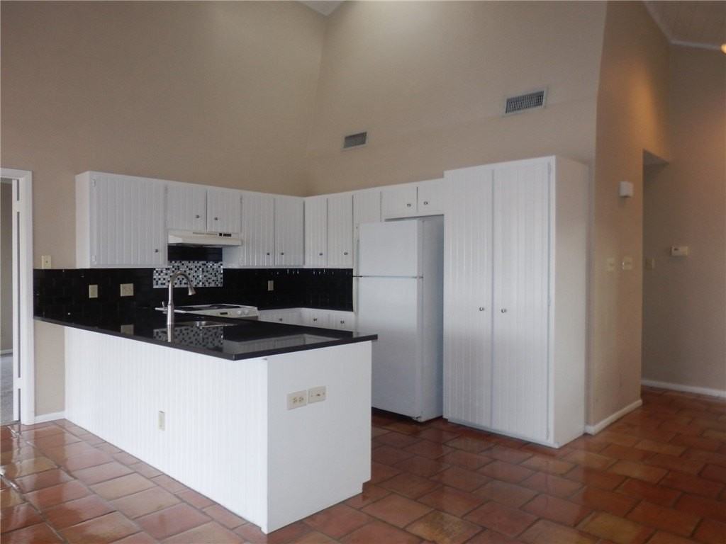 15305 Caravel Dr - Photo 6 of 16