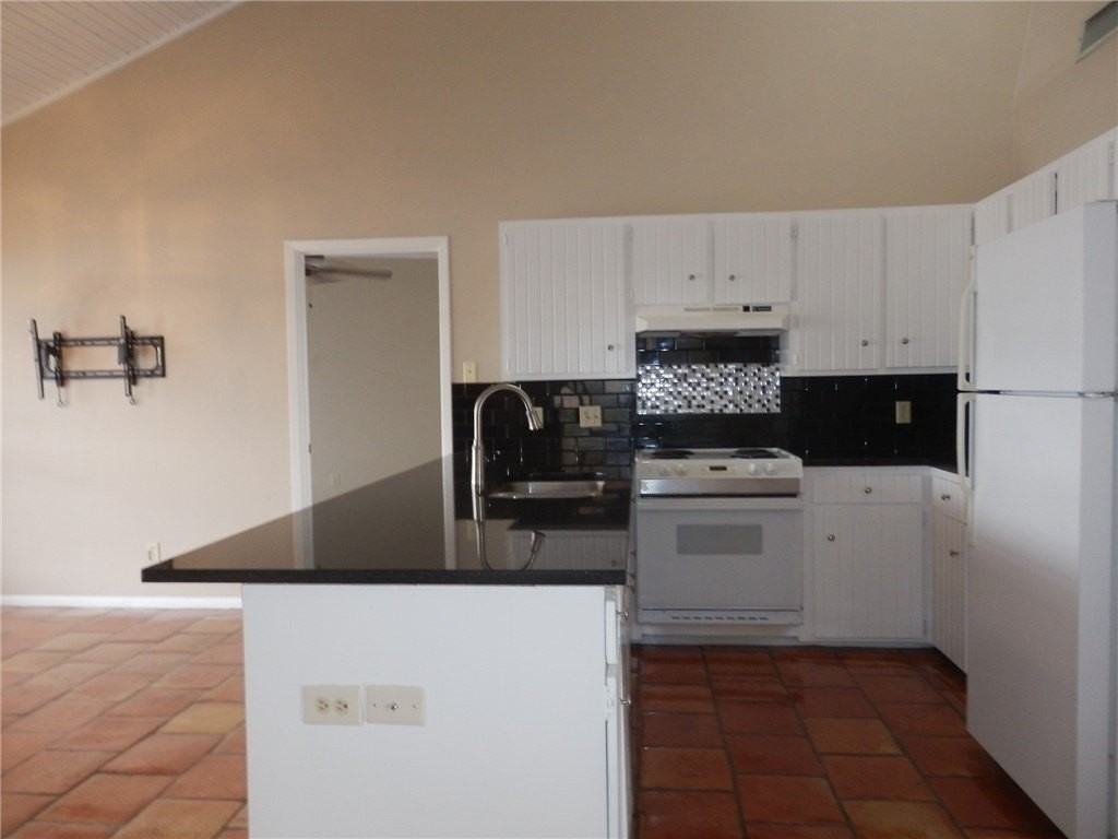 15305 Caravel Dr - Photo 7 of 16