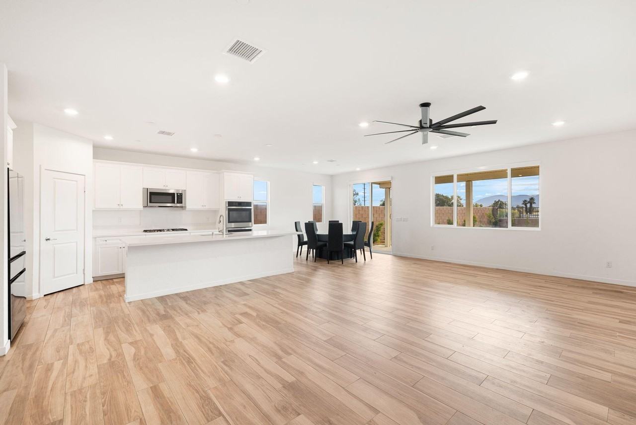 79329 Zamora Ct - Photo 4 of 47