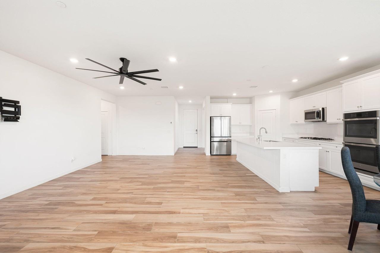 79329 Zamora Ct - Photo 5 of 47