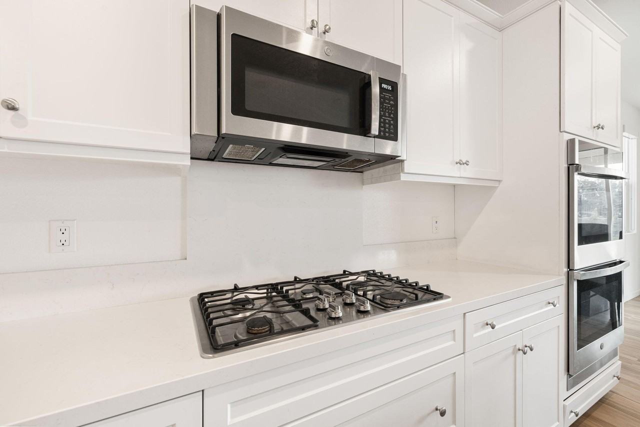 79329 Zamora Ct - Photo 6 of 47