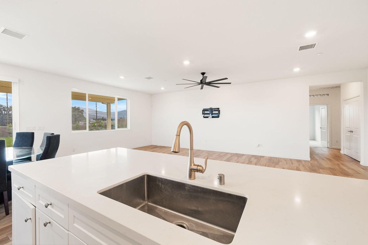 79329 Zamora Ct - Photo 7 of 47