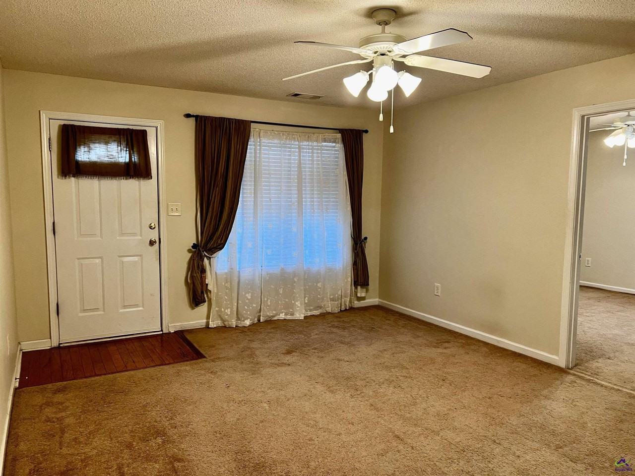 256 Katelyn Cir - Photo 5 of 18