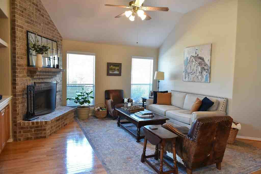 201 Bending Oaks Trl - Photo 4 of 29