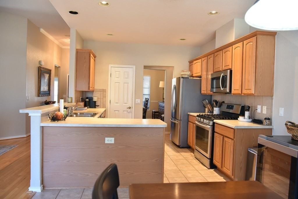 201 Bending Oaks Trl - Photo 6 of 29