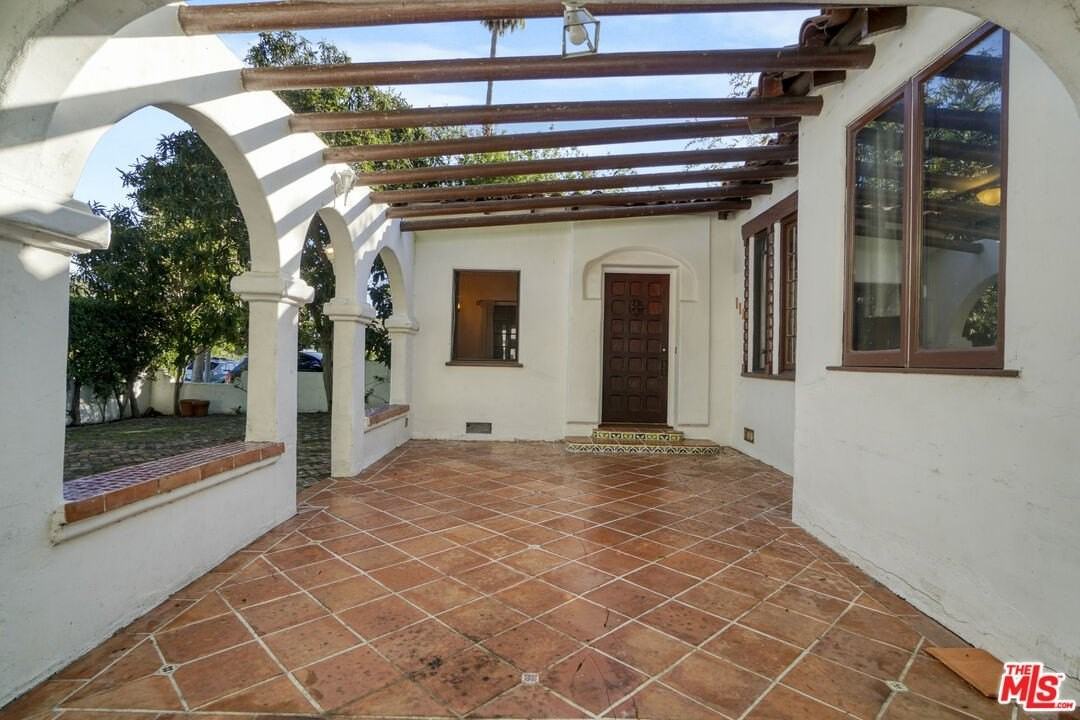 449 N Sweetzer Ave - Photo 3 of 35