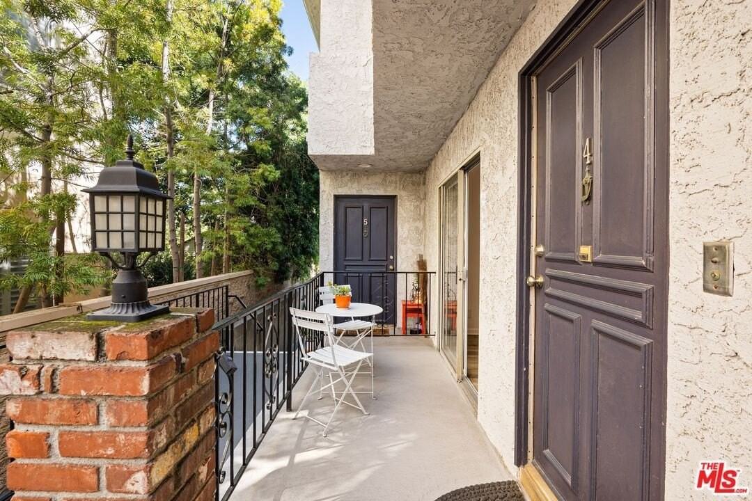 2242 S Bentley Ave Apt 4 #4 - Photo 6 of 26