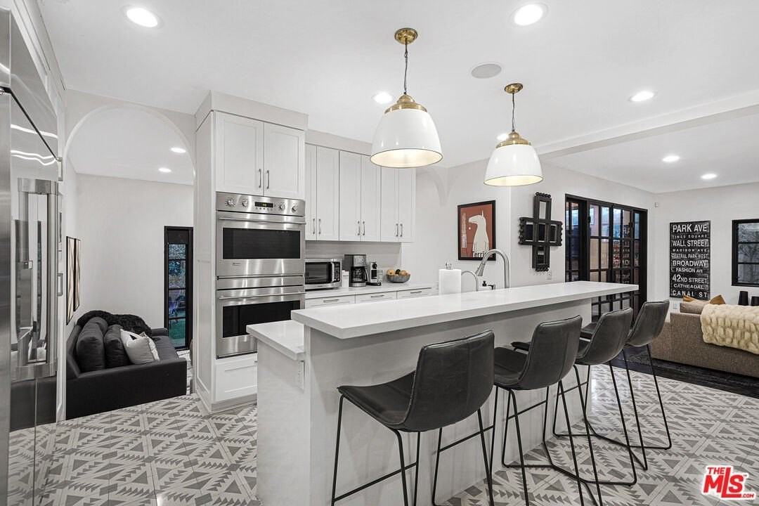 3159 Thatcher Ave - Photo 6 of 29