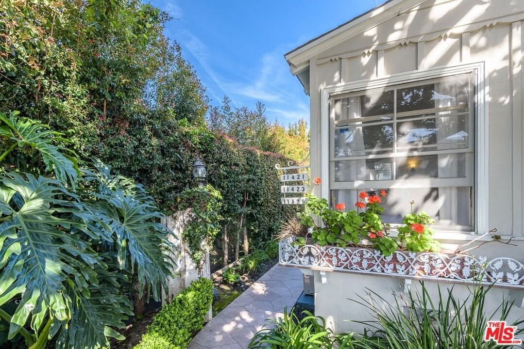 11421 Burnham St - Photo 2 of 12