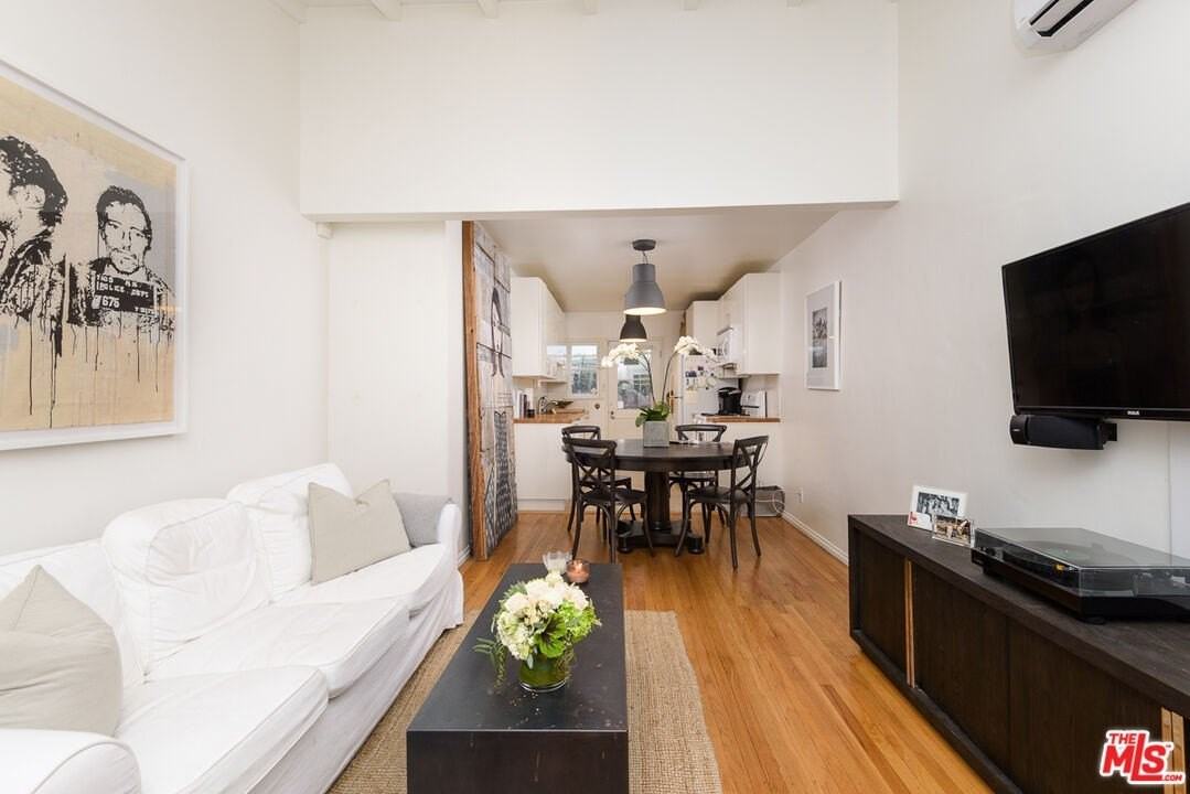 11421 Burnham St - Photo 3 of 12