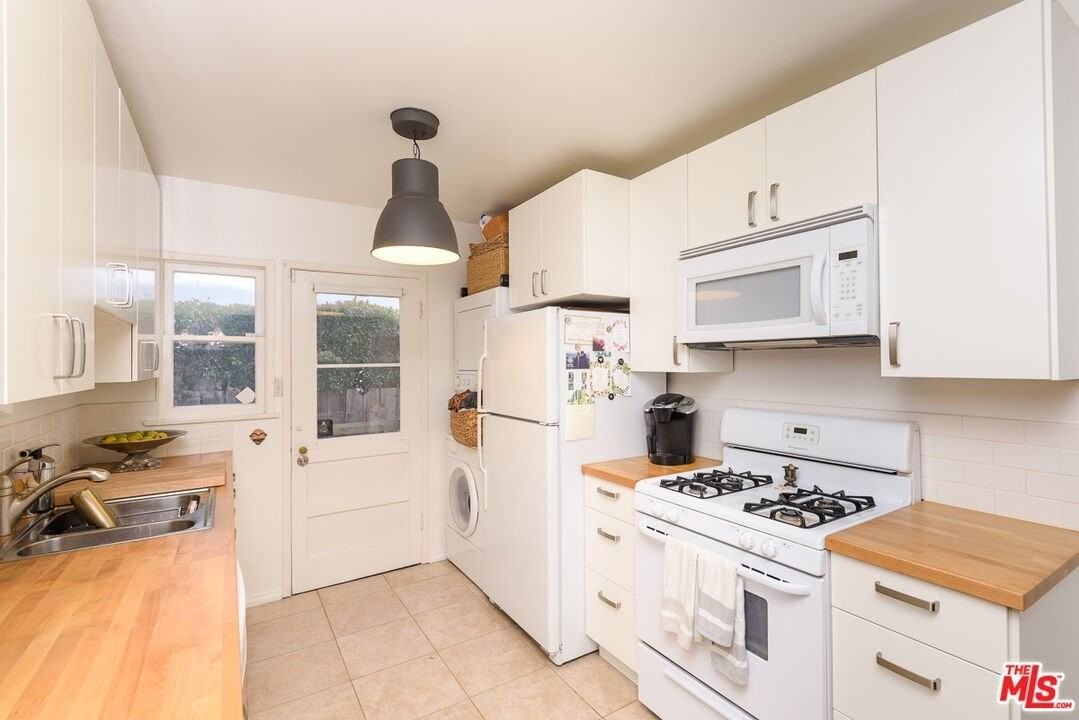 11421 Burnham St - Photo 5 of 12