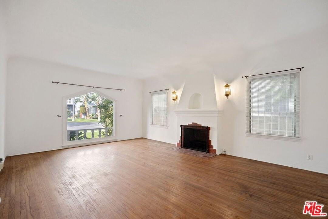 436 S Rexford Dr - Photo 3 of 15