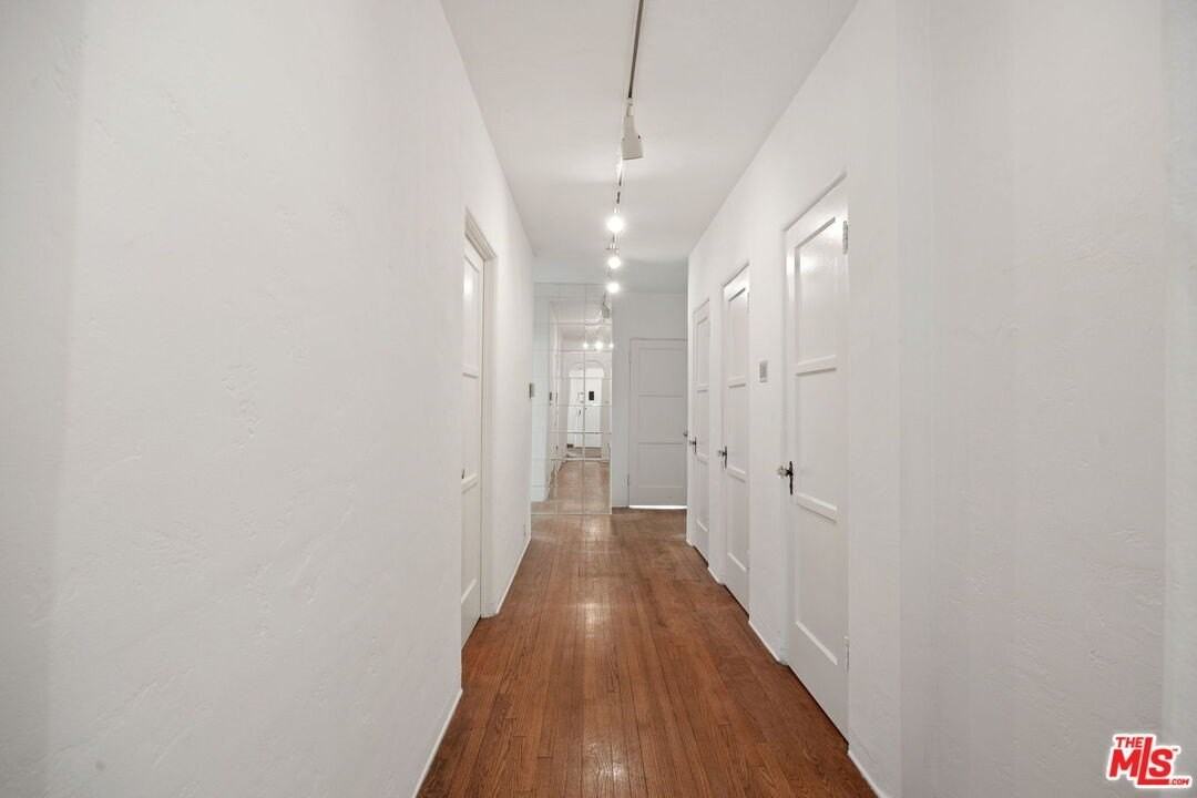 436 S Rexford Dr - Photo 6 of 15