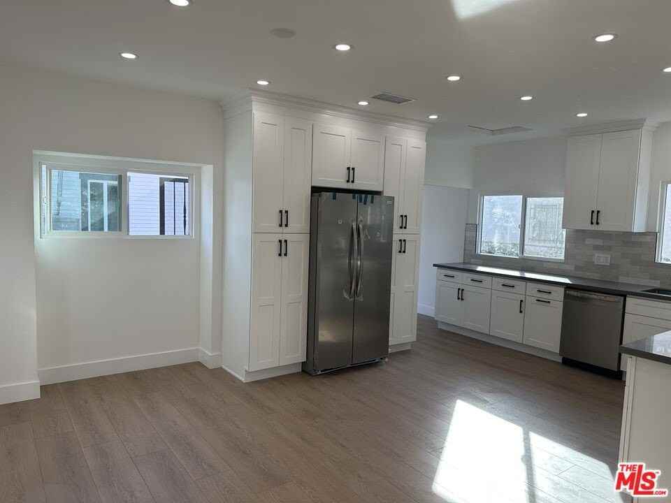 1862 W 25th St - Photo 3 of 10