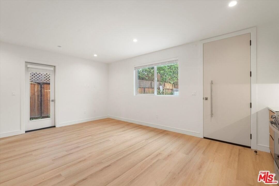 11023 1/2 Blix St - Photo 6 of 16