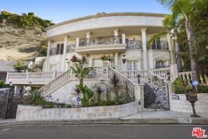 featured image of 2258 Gloaming Way