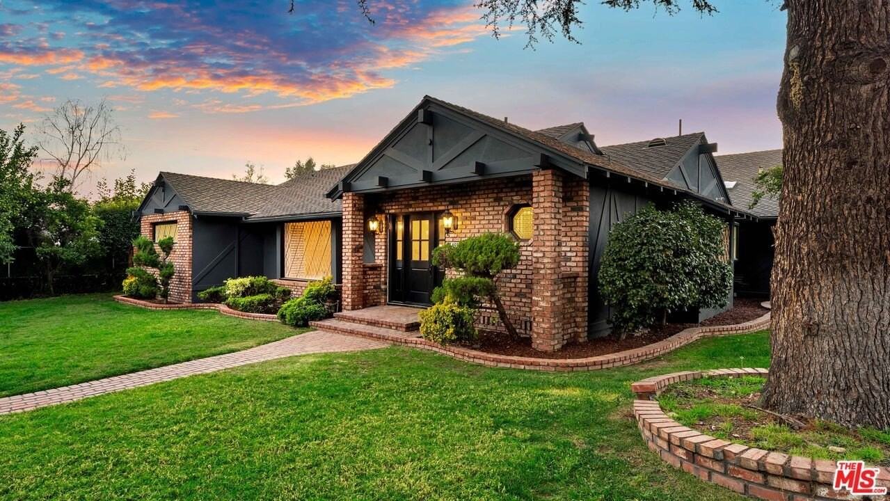 4559 Morella Ave - Photo 6 of 50