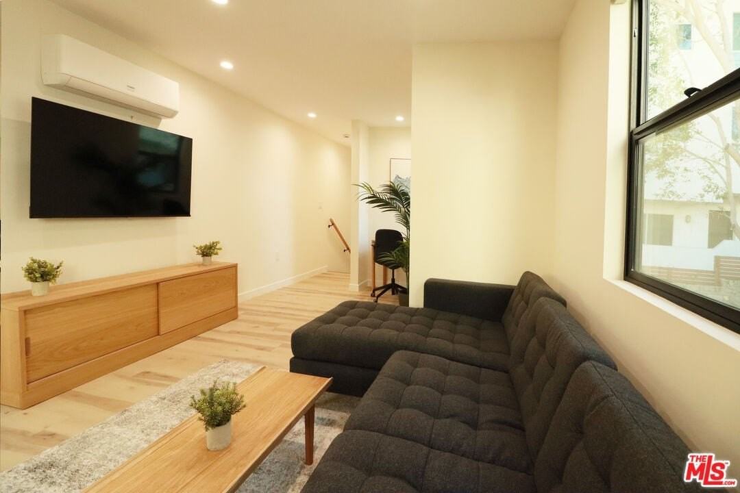 918 N San Vicente Blvd Unit F #F - Photo 3 of 20