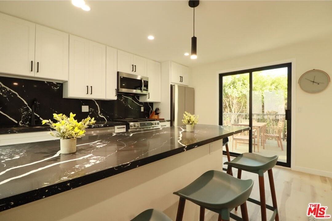 918 N San Vicente Blvd Unit F #F - Photo 7 of 20