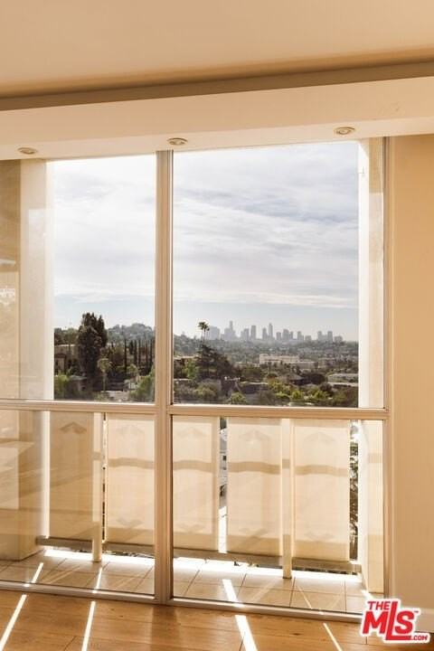 4411 Los Feliz Blvd Apt 907 #907 - Photo 4 of 17