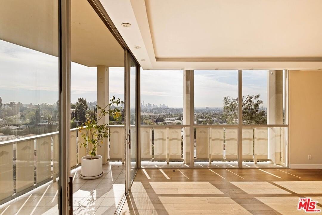 4411 Los Feliz Blvd Apt 907 #907 - Photo 5 of 17