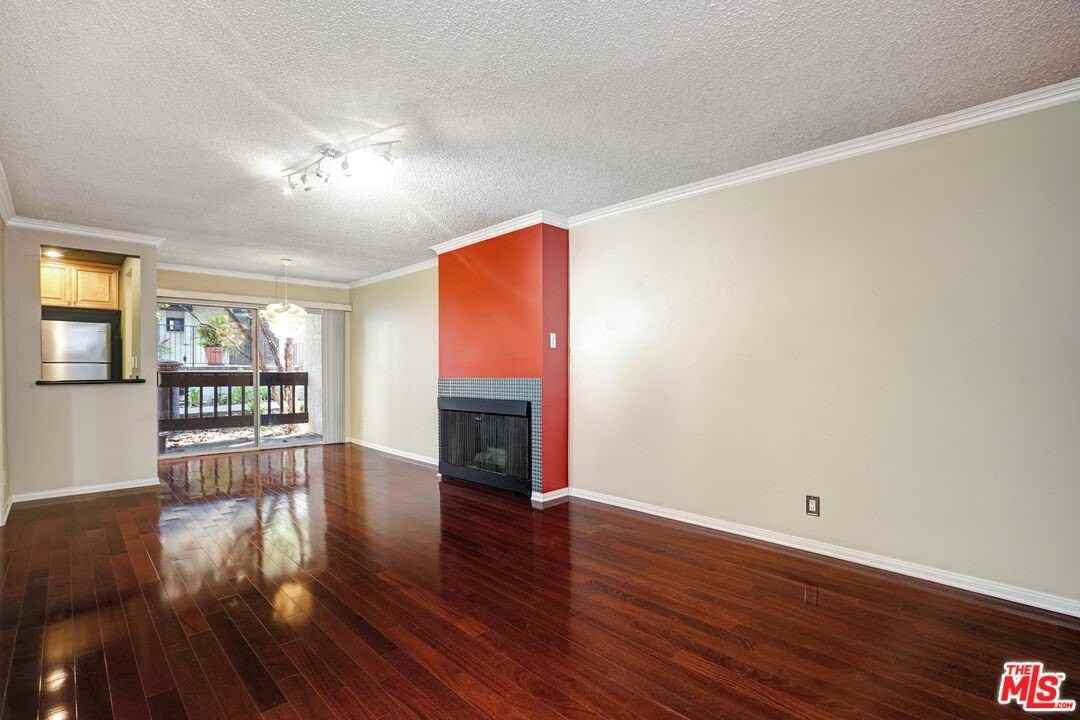 9103 Summertime Ln - Photo 4 of 36