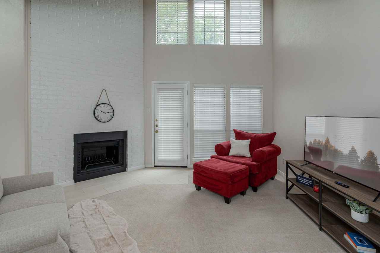 Royal Lane 9910 - Photo 3 of 34