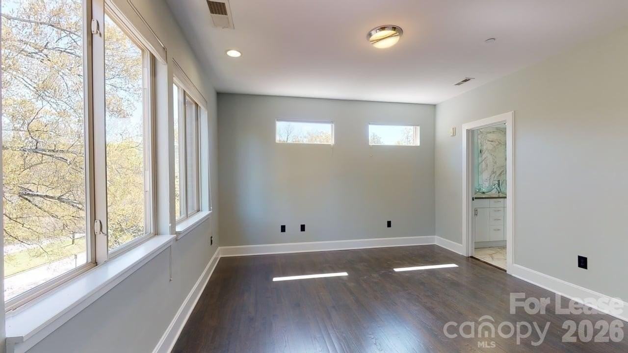 420 Queens Rd Apt 1 #1 - Photo 4 of 19