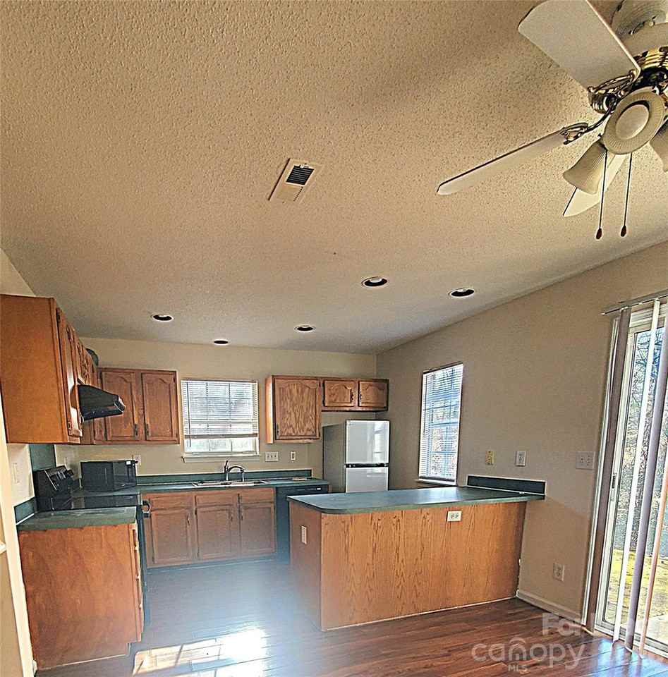 5664 Prescott Ct - Photo 5 of 18