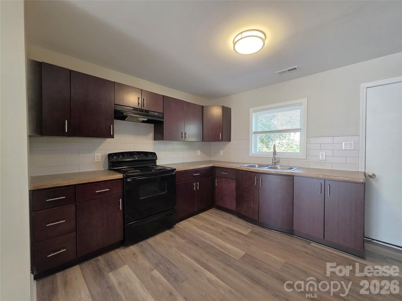 1320 Ware Ave - Photo 5 of 17