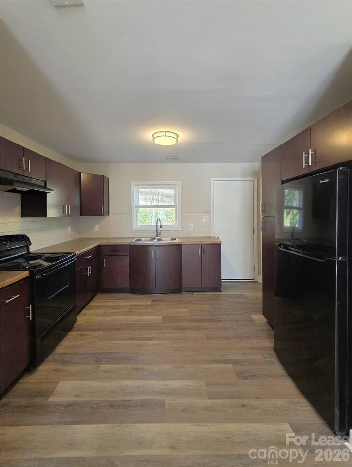 1320 Ware Ave - Photo 6 of 17