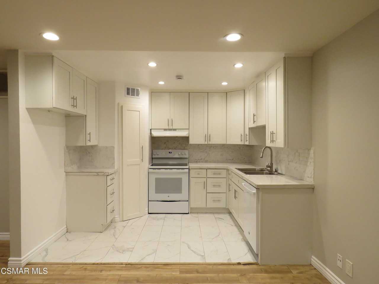 18547 Collins St Apt B14 #B14