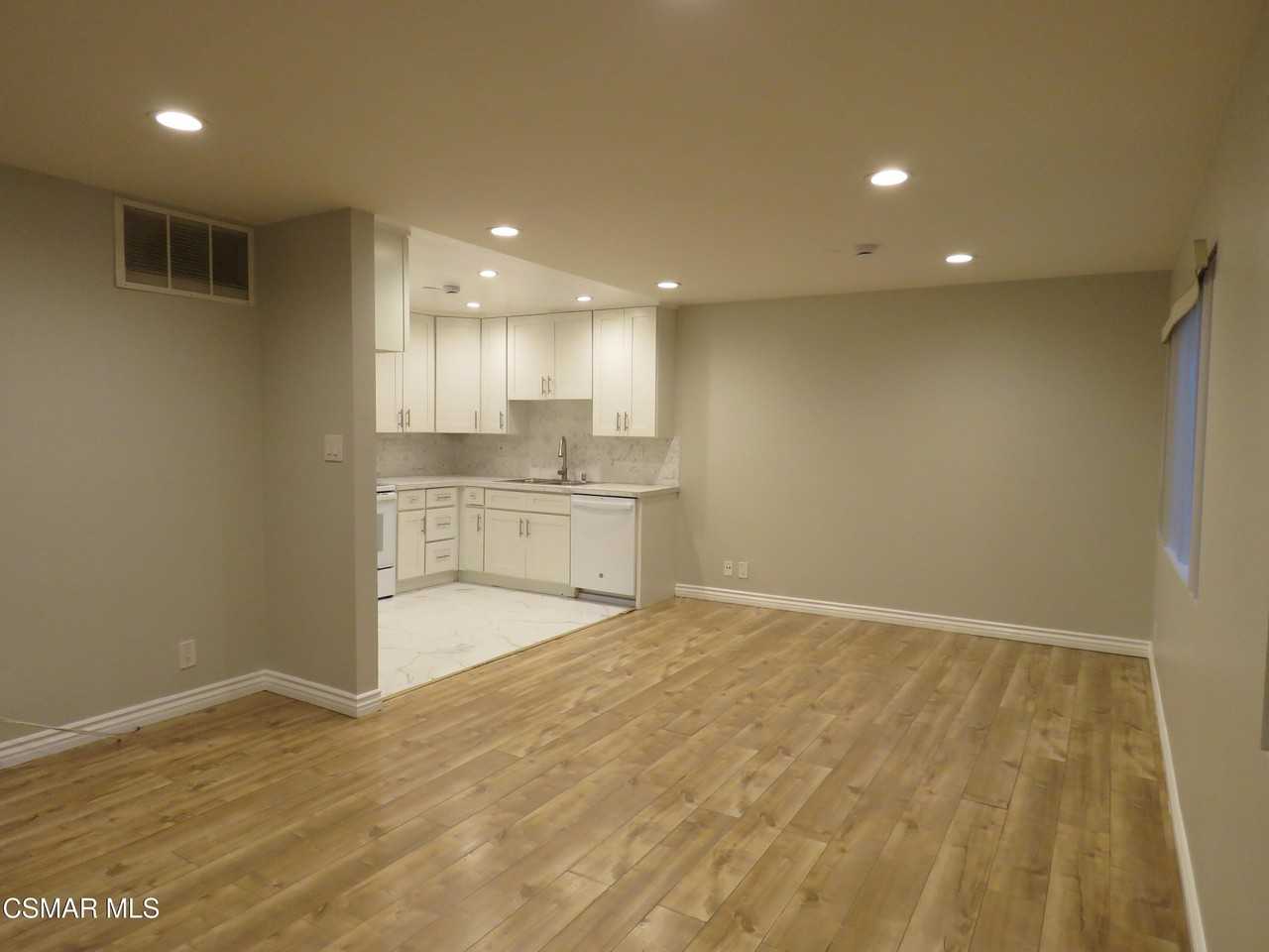 18547 Collins St Apt B14 #B14 - Photo 2 of 15