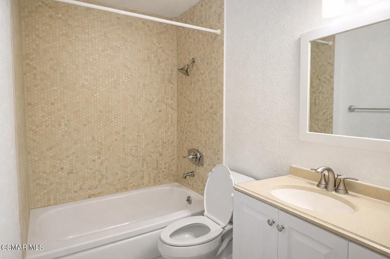 18547 Collins St Apt B14 #B14 - Photo 4 of 15