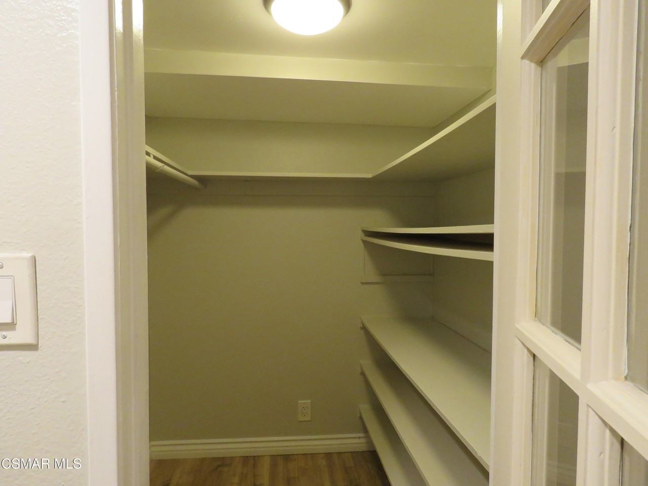 18547 Collins St Apt B14 #B14 - Photo 5 of 15