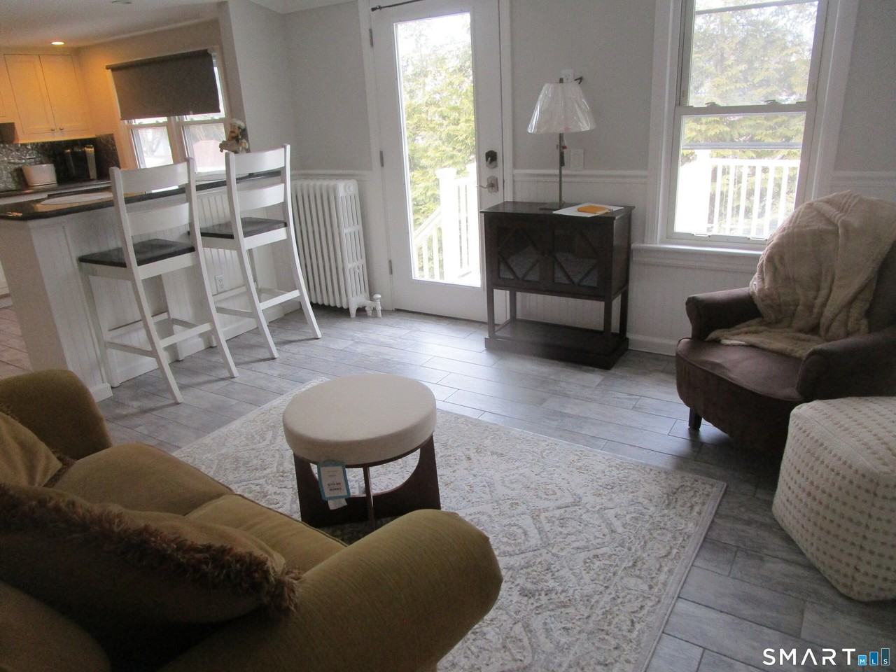 256 Seaside Ave - Photo 5 of 10