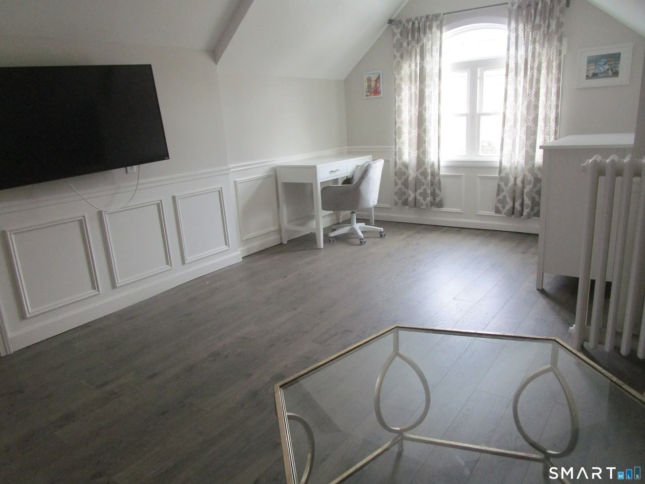 256 Seaside Ave - Photo 7 of 10