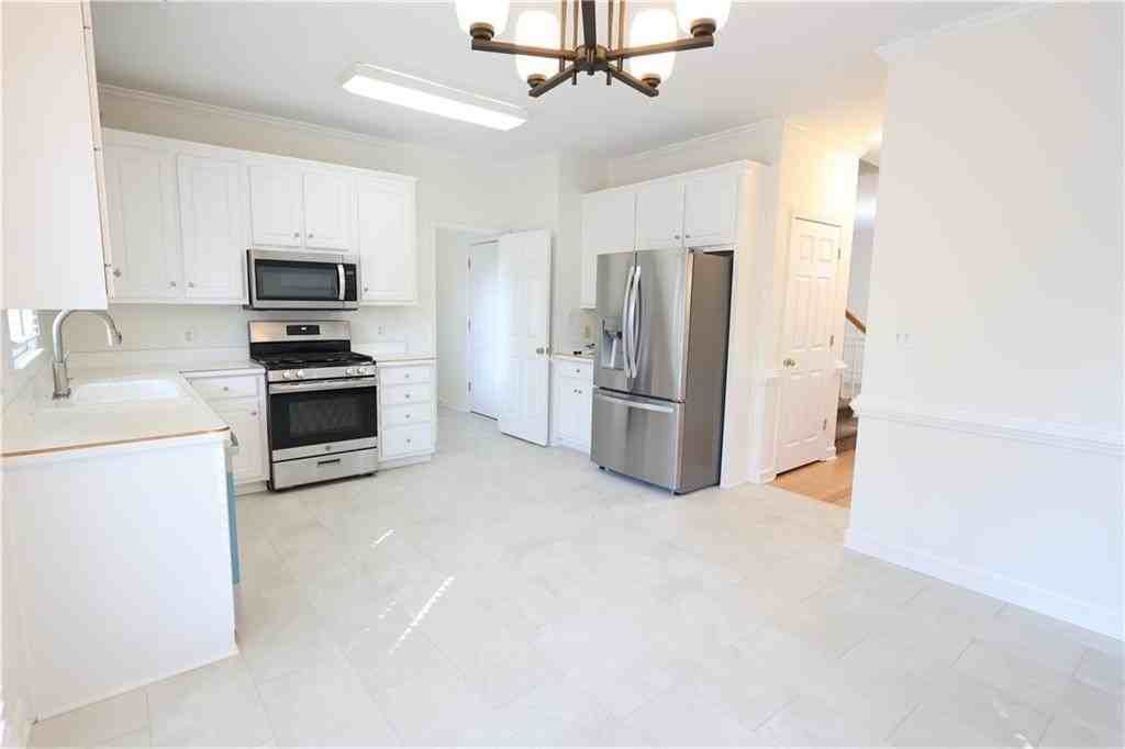 1056 Oak Hollow Ct - Photo 5 of 30