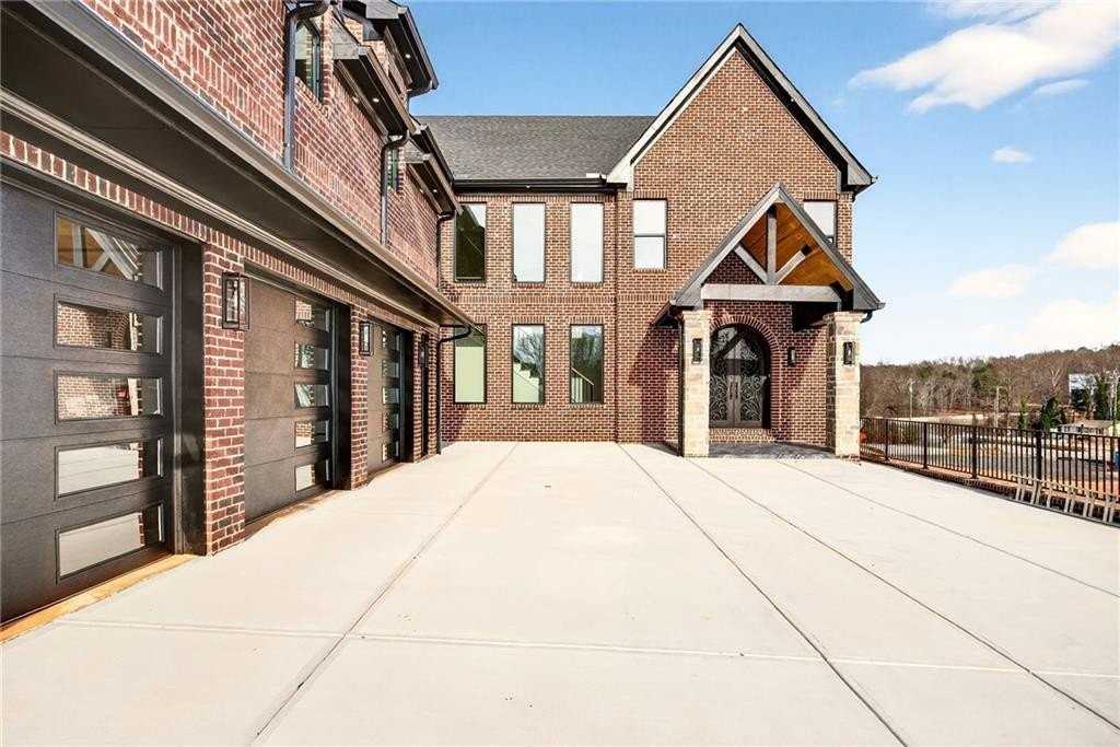 403 Thunder Rd - Photo 3 of 50