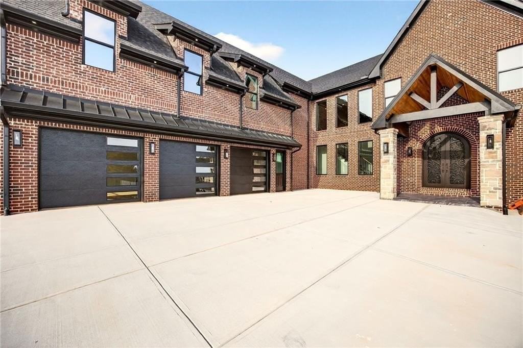 403 Thunder Rd - Photo 2 of 50