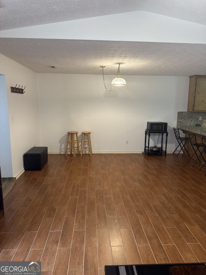 255 Monmouth Dr - Photo 3 of 9