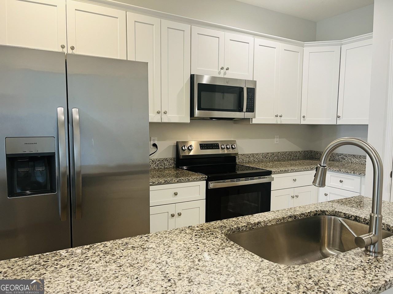 110 Lenox Cir - Photo 5 of 23